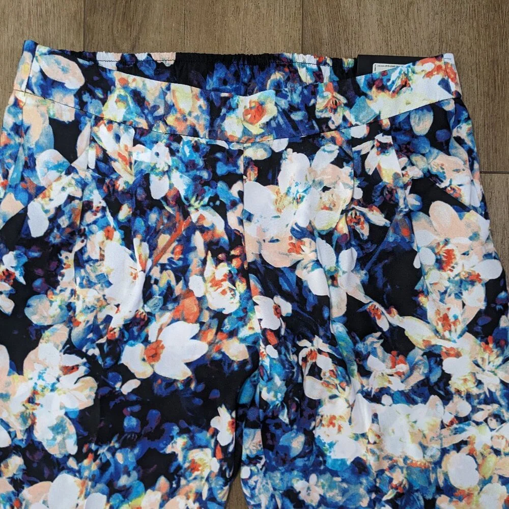 NWT Worthington Blue White Floral Mid Rise Pull On Pants Tapered Leg Sz Small S - Picture 2 of 9